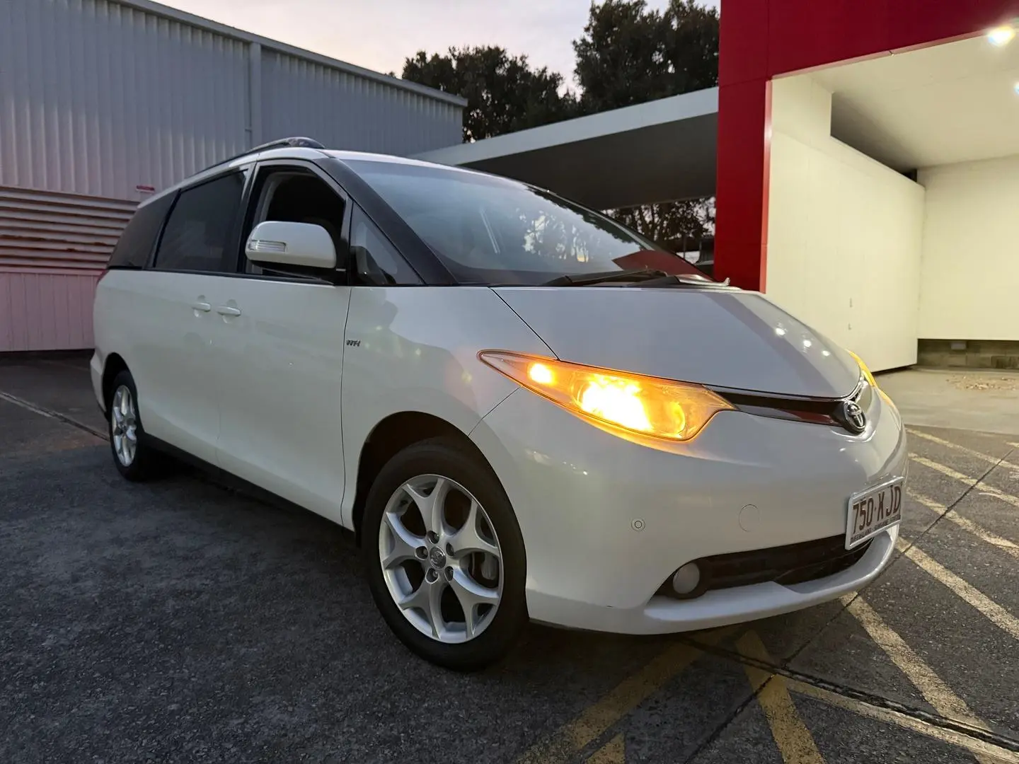 2007 Toyota Tarago Gallery Image 1