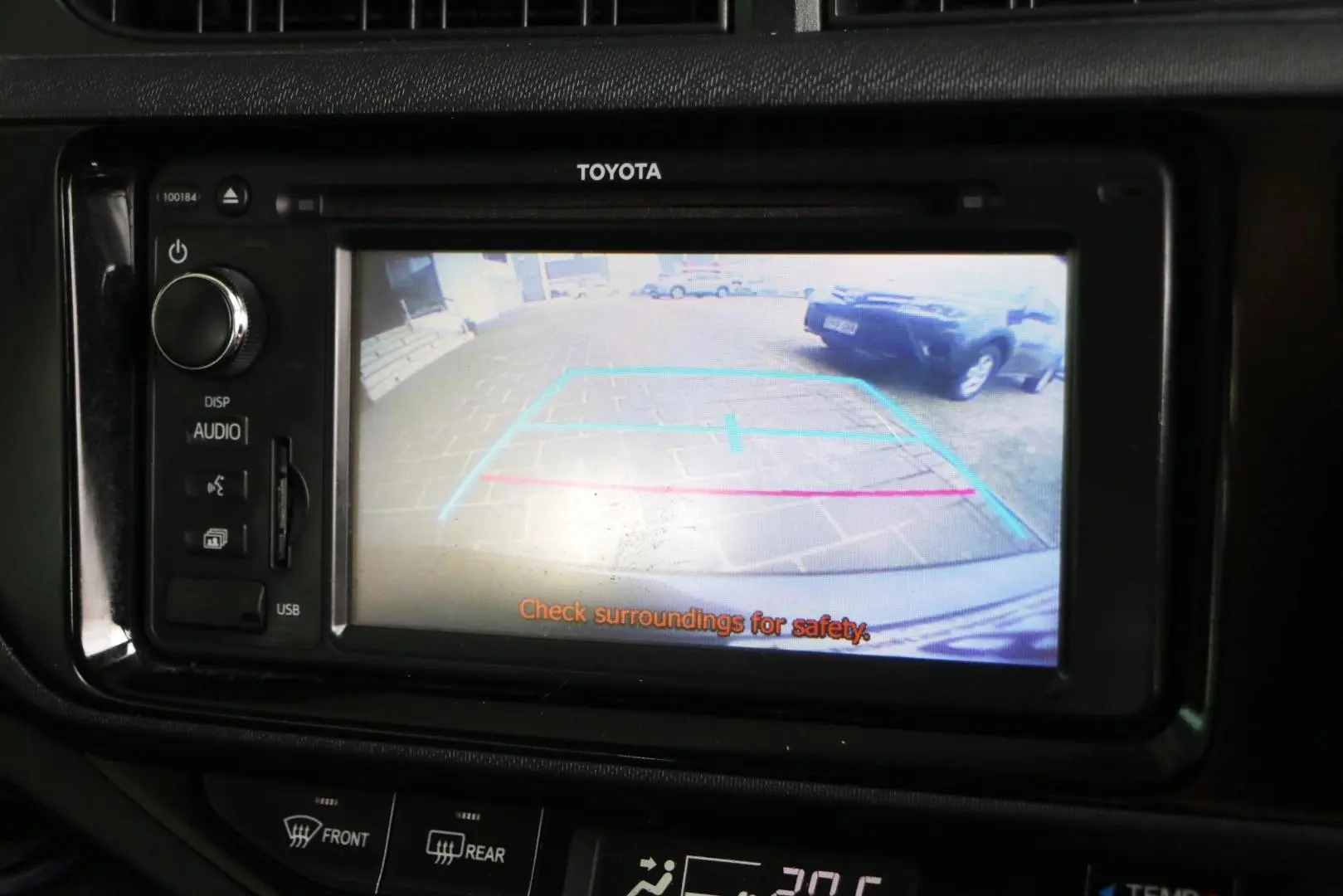 2015 Toyota Prius C Gallery Image 10