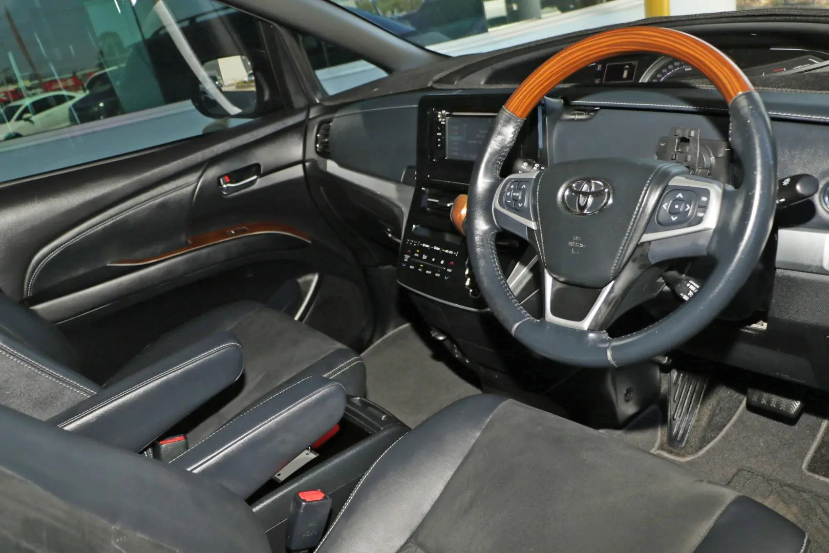 2018 Toyota Tarago Gallery Image 6