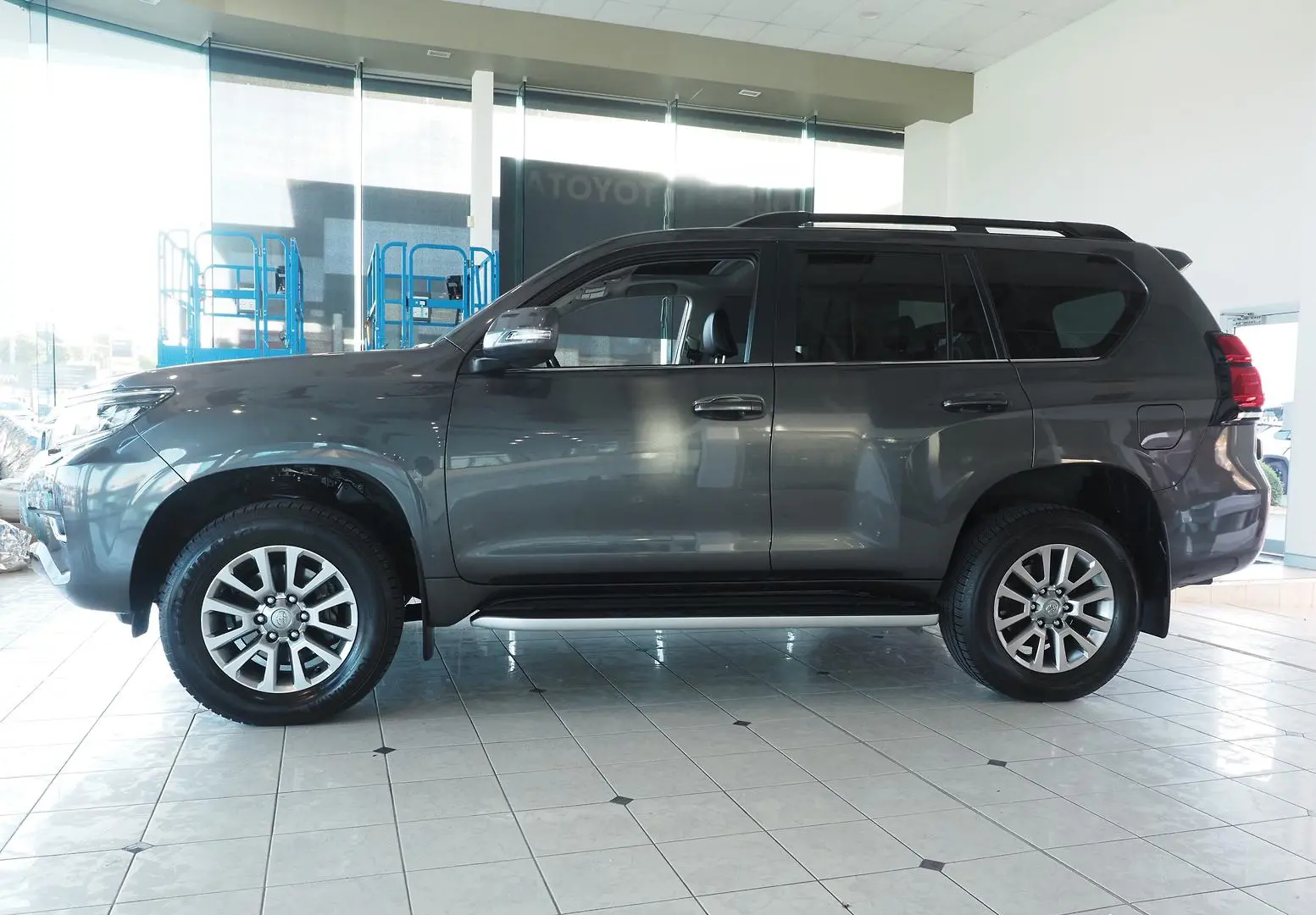 2021 Toyota Landcruiser Prado Gallery Image 11
