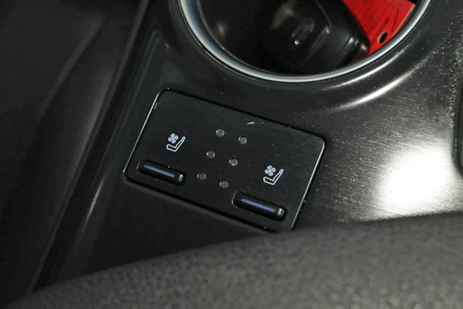 2019 Toyota Camry Gallery Image 16
