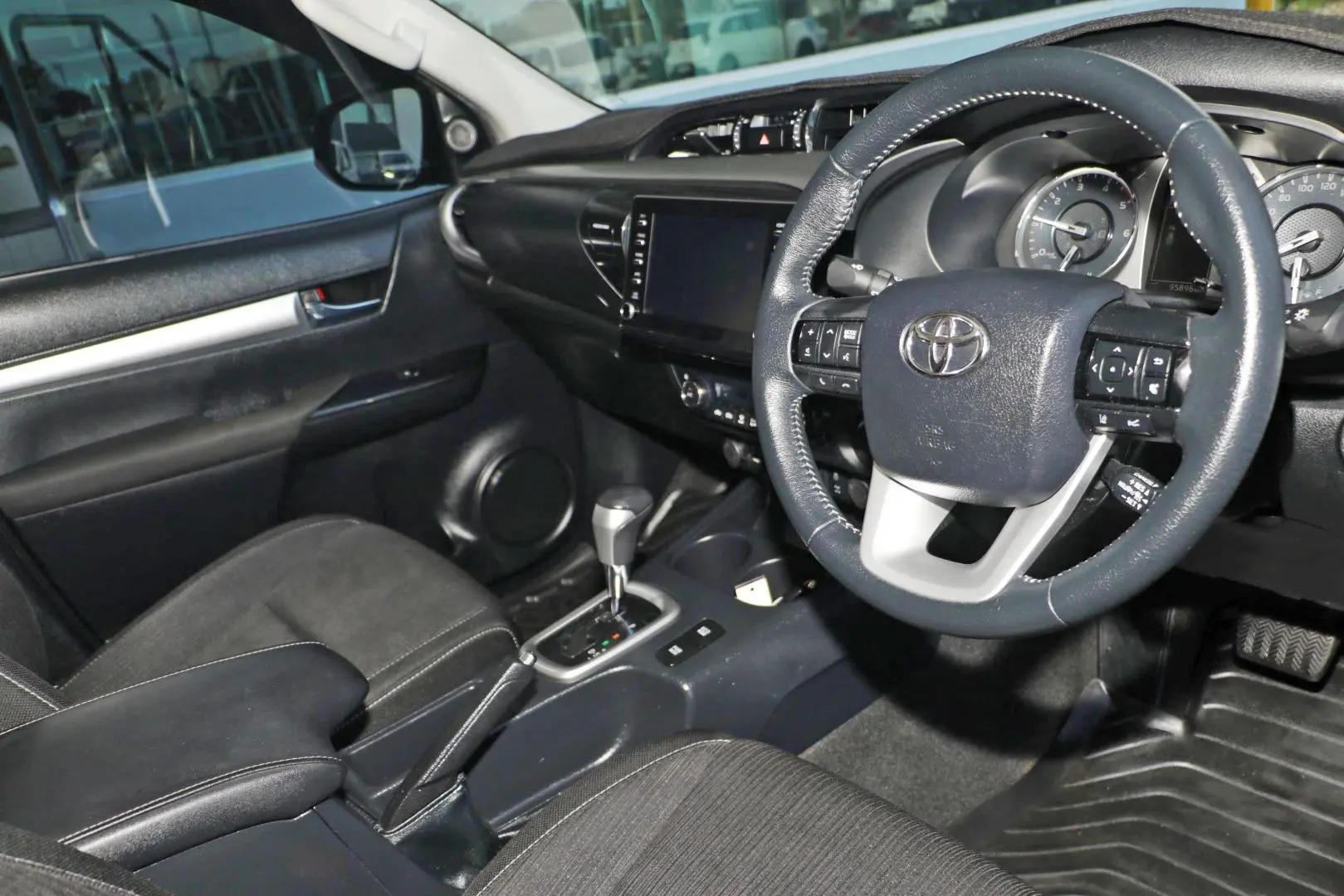 2021 Toyota Hilux Gallery Image 8