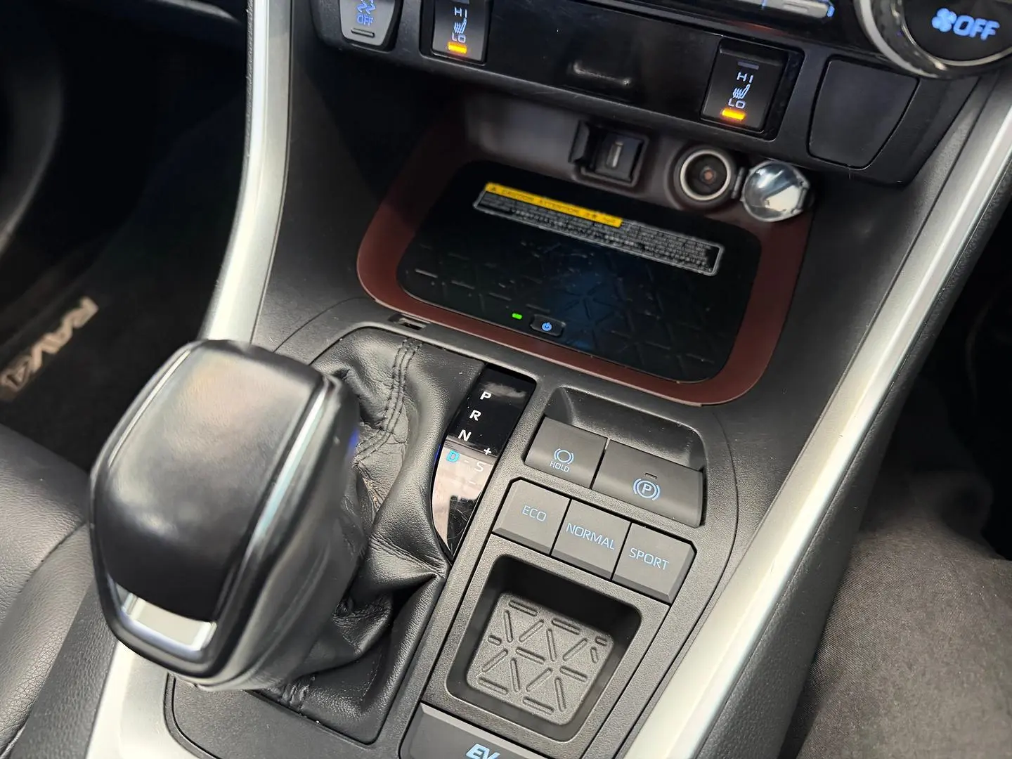 2020 Toyota RAV4 Gallery Image 11