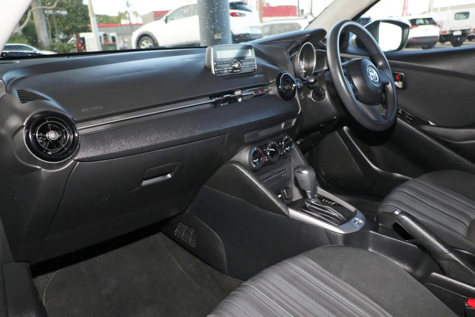 2015 Mazda 2 Gallery Image 7