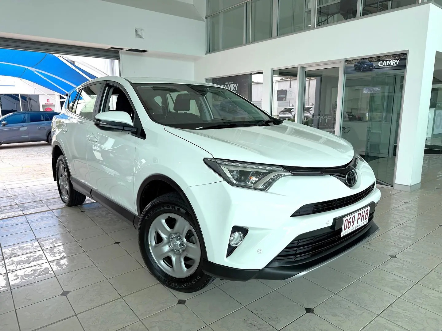 2018 Toyota RAV4 Gallery Image 1