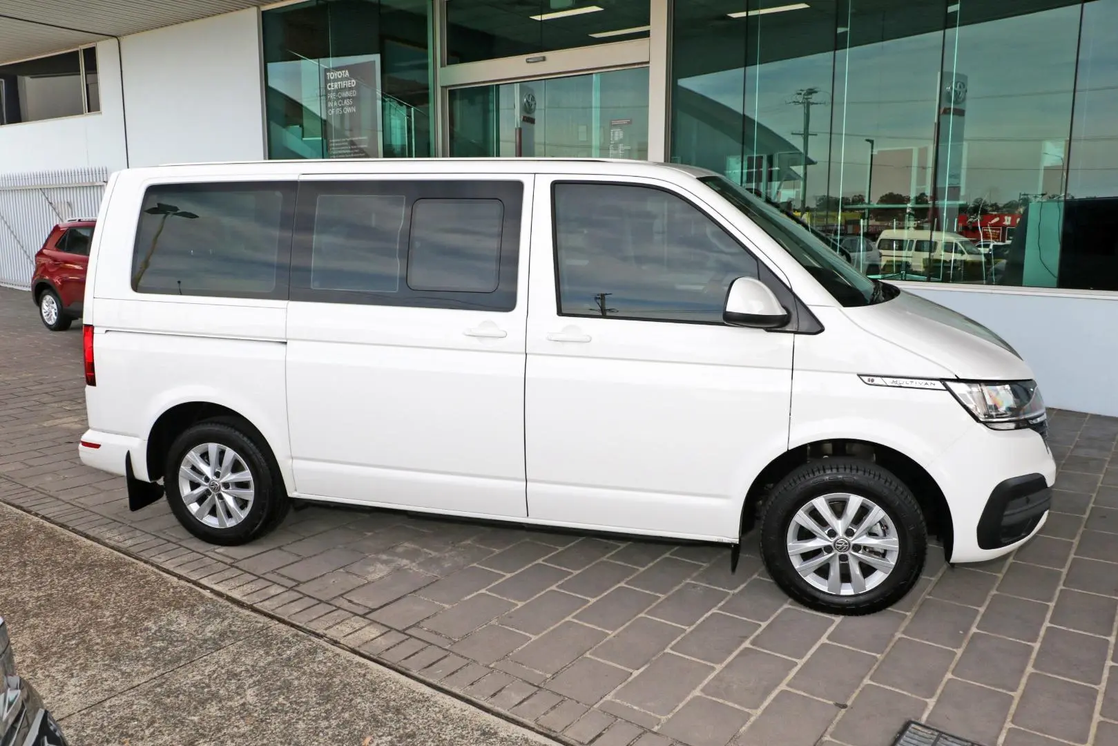 2021 Volkswagen Multivan Gallery Image 5