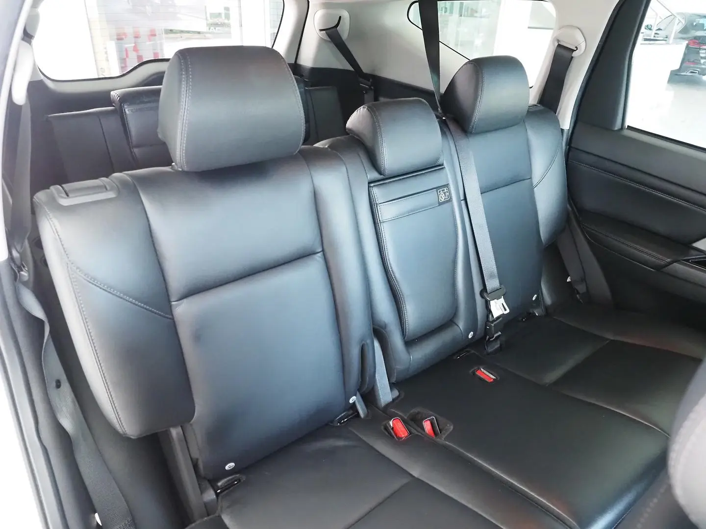 2022 Mitsubishi Pajero Sport Gallery Image 16