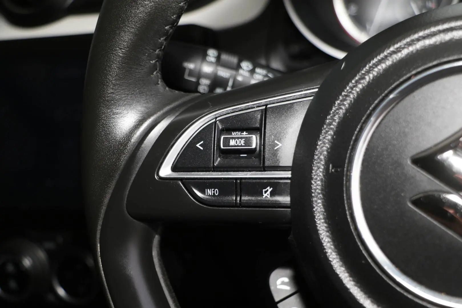 2022 Suzuki Swift Gallery Image 12