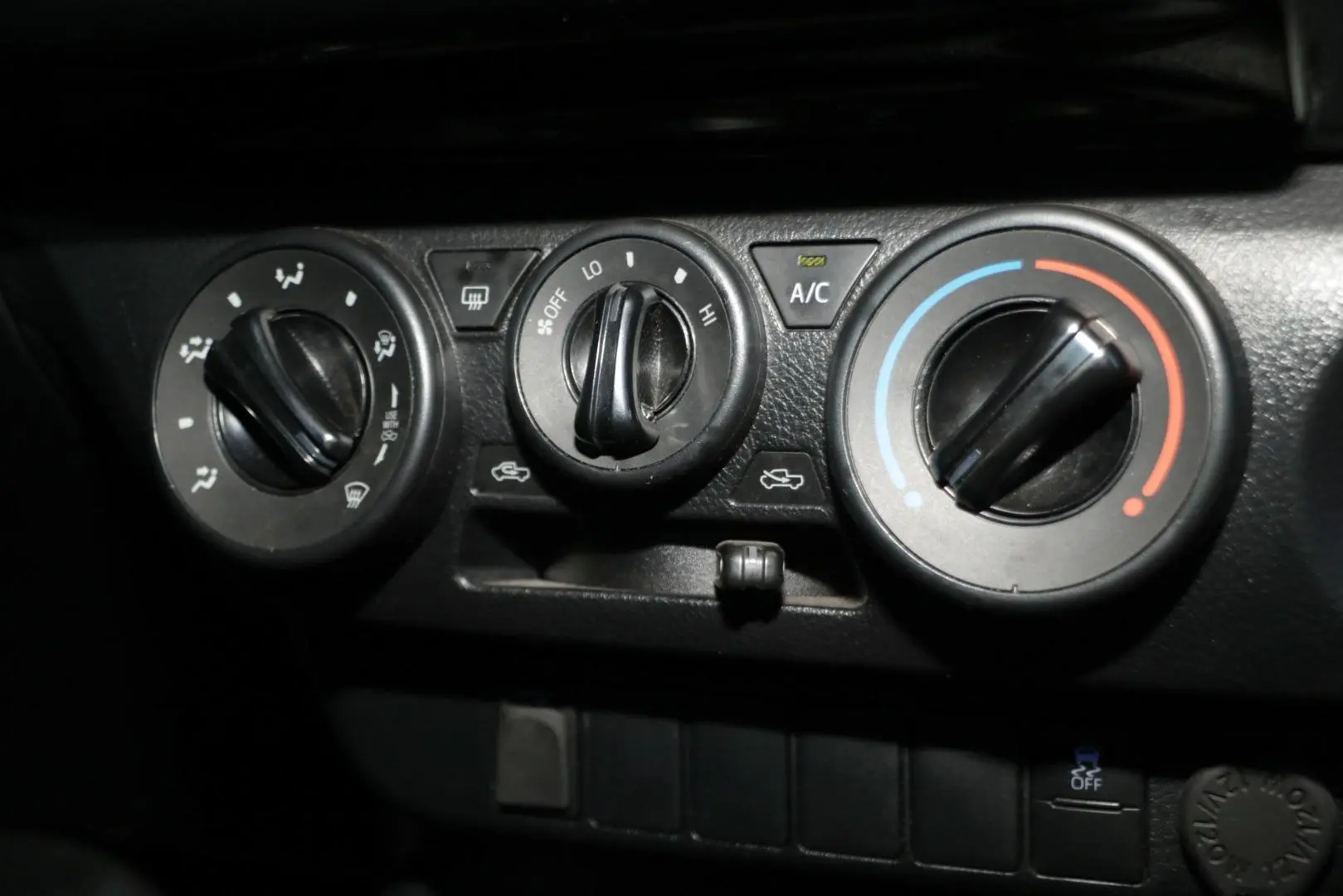 2022 Toyota Hilux Gallery Image 15