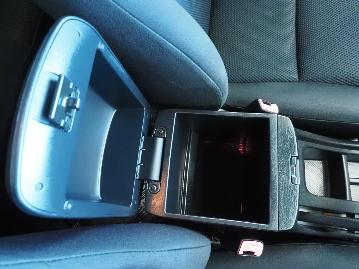 2015 Toyota Hilux Gallery Image 21