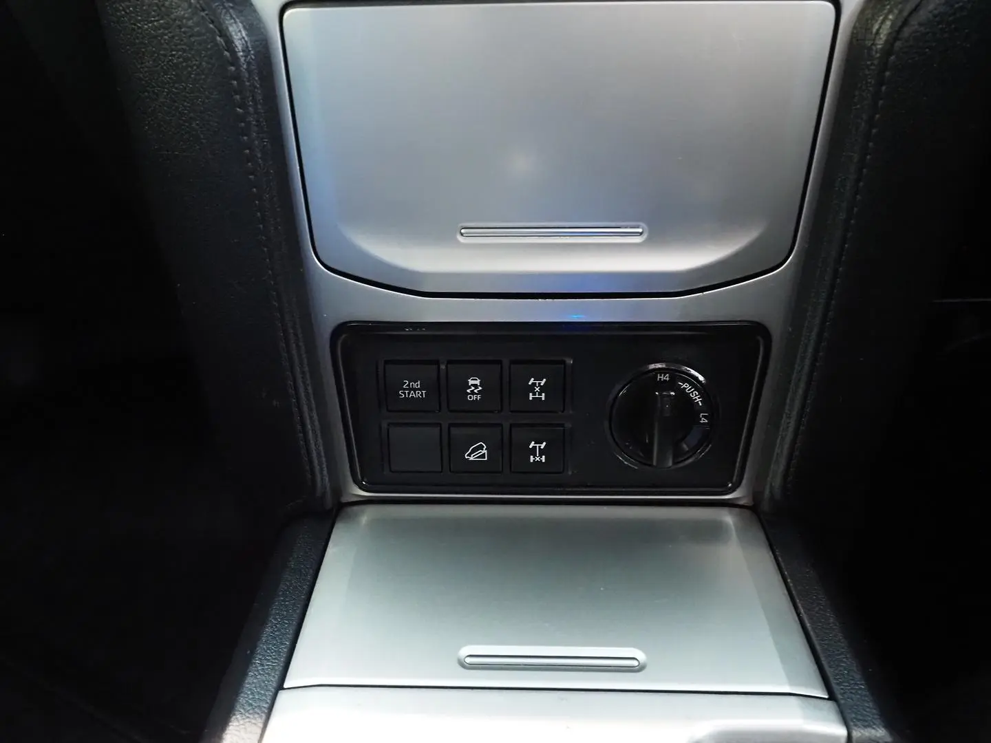 2018 Toyota Landcruiser Prado Gallery Image 23