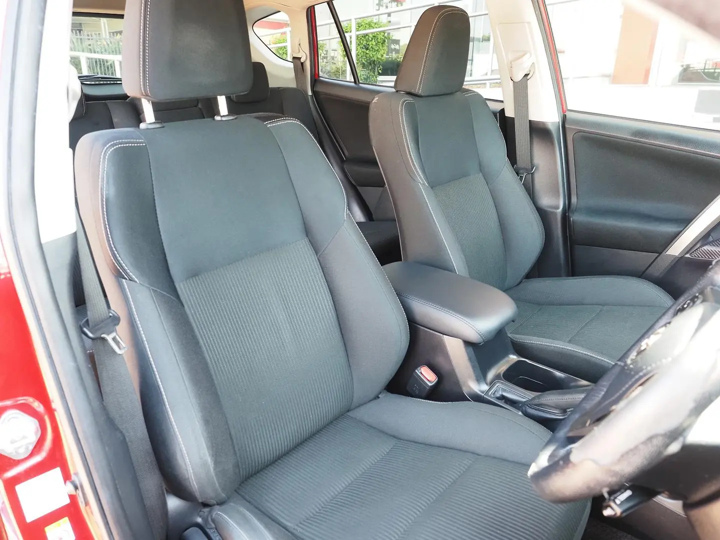 2015 Toyota RAV4 Gallery Image 14