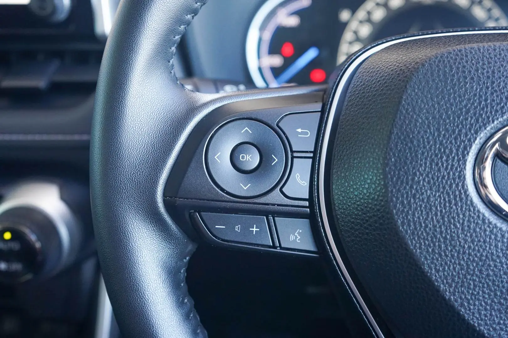 2025 Toyota RAV4 Gallery Image 21