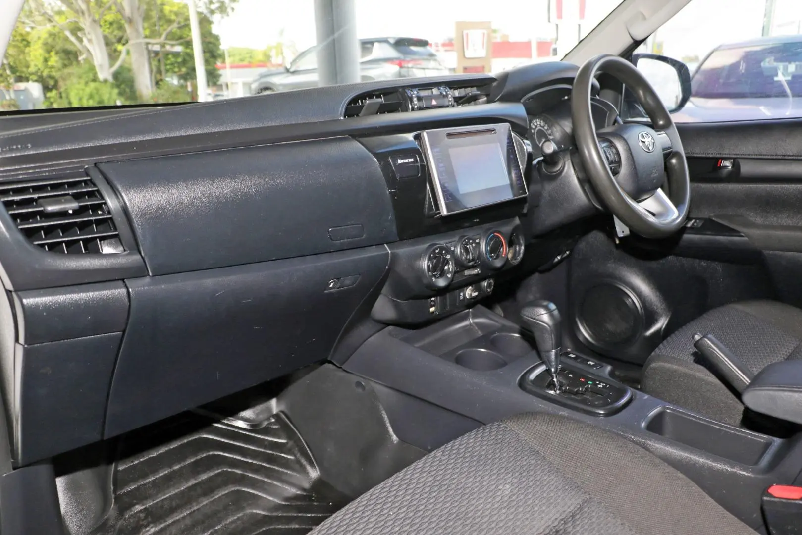 2016 Toyota Hilux Gallery Image 10