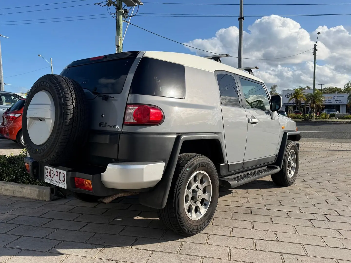 2013 Toyota FJ Cruiser Gallery Image 2