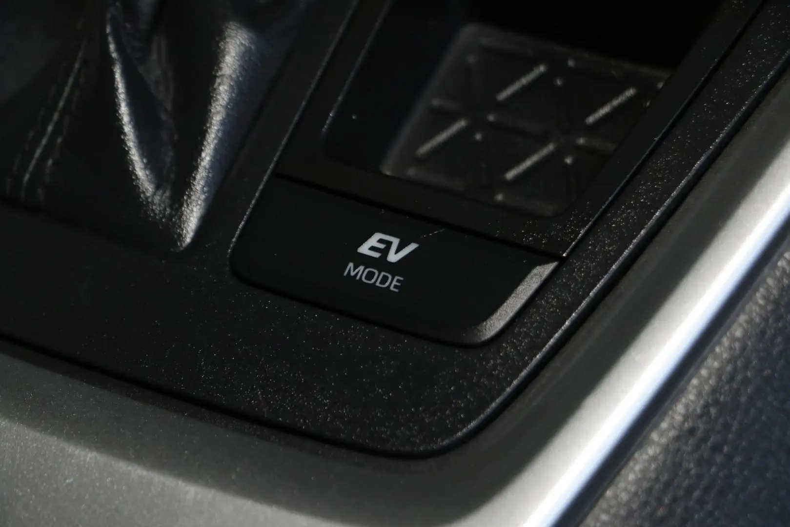 2024 Toyota RAV4 Gallery Image 16