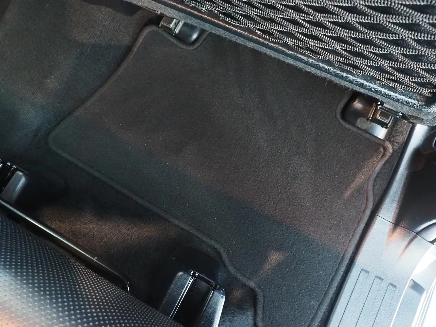 2018 Toyota Landcruiser Prado Gallery Image 18