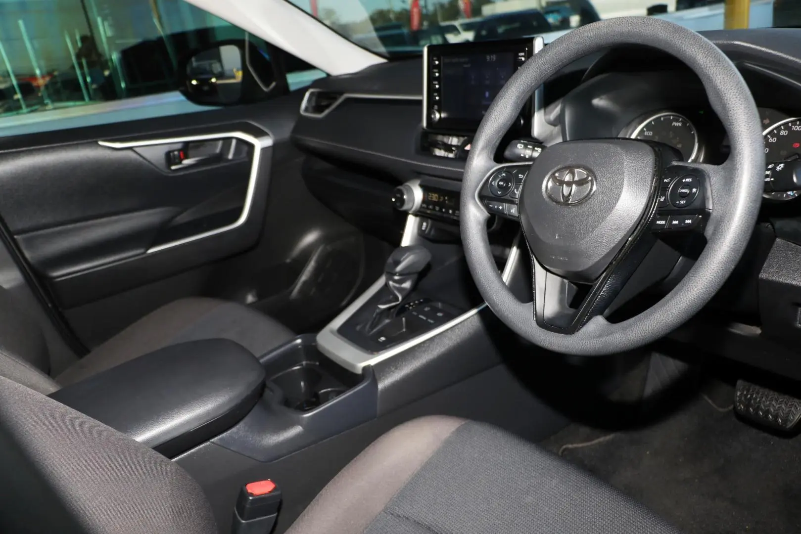 2020 Toyota RAV4 Gallery Image 6