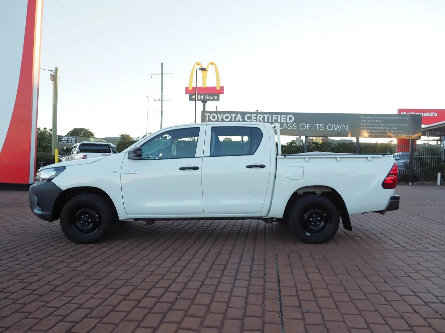 2023 Toyota Hilux Gallery Image 10