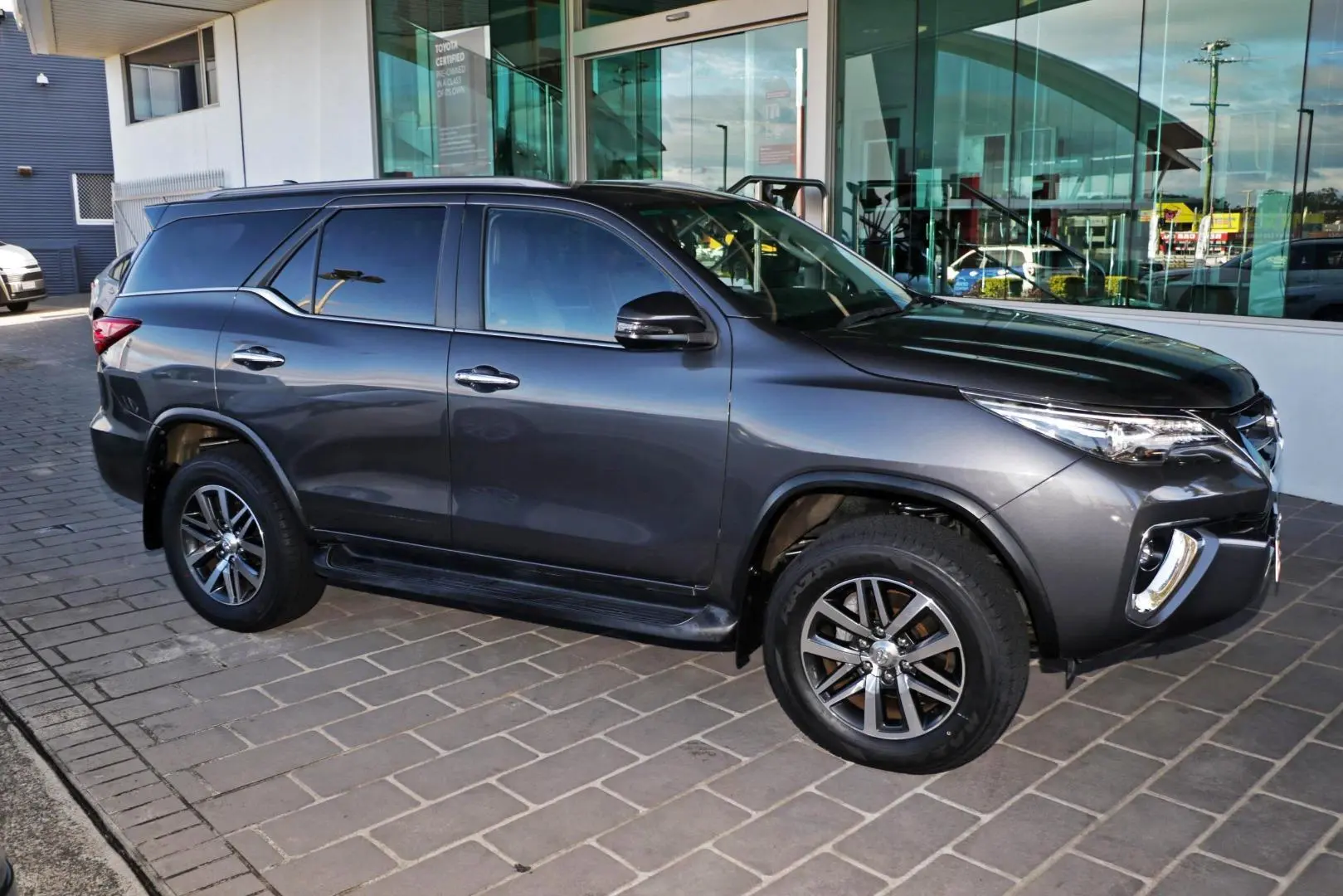 2018 Toyota Fortuner Gallery Image 5