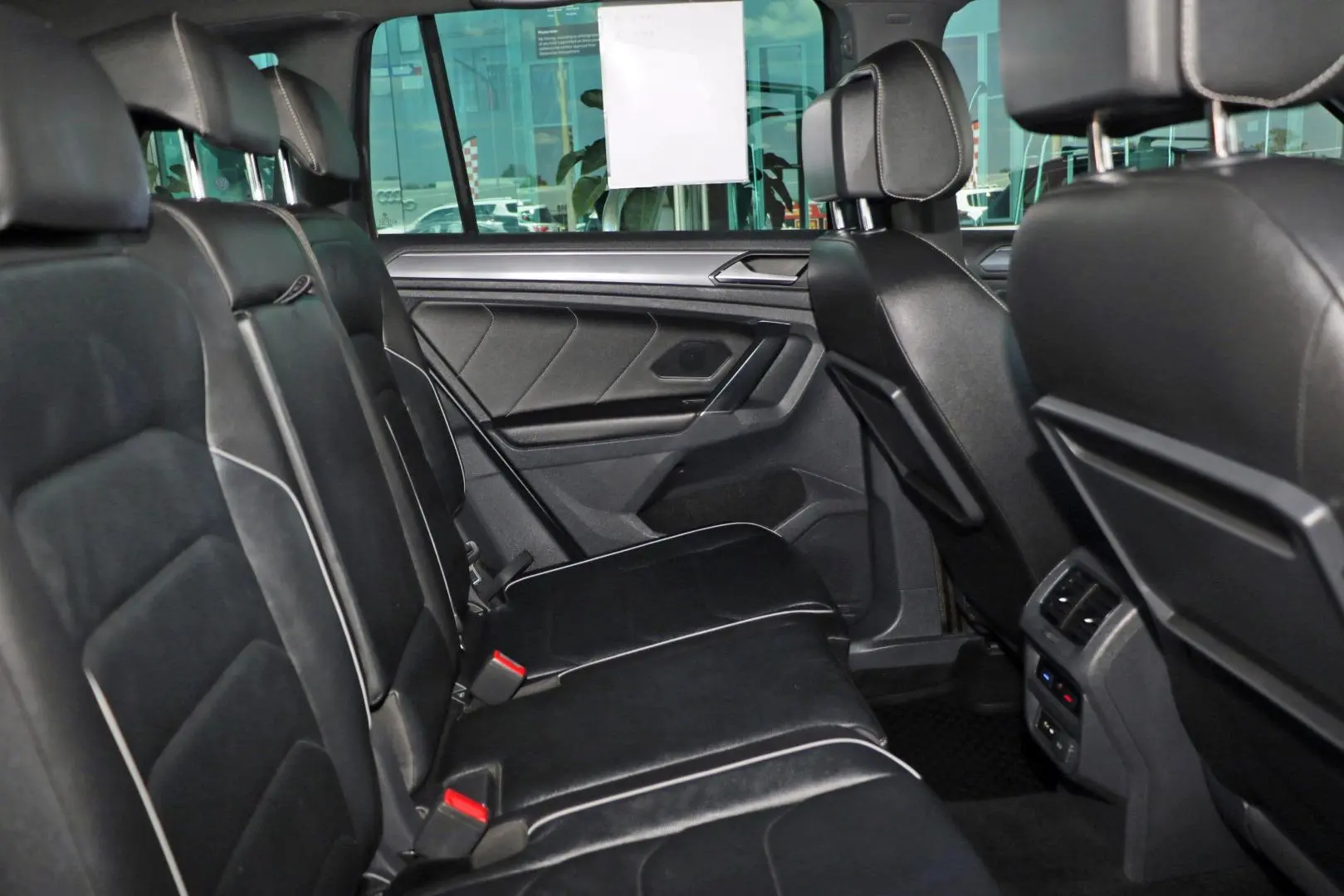 2018 Volkswagen Tiguan Gallery Image 10