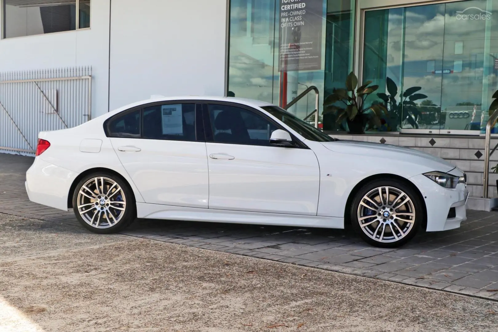2014 BMW 3 Series Image 5