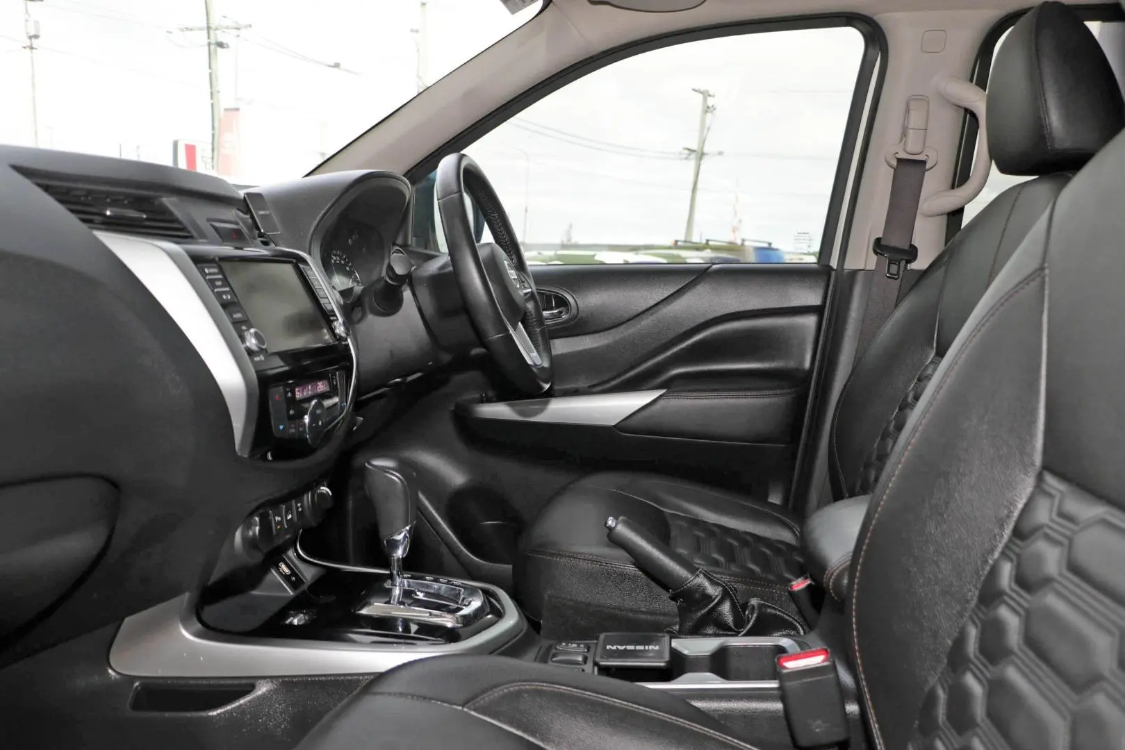 2022 Nissan Navara Gallery Image 8