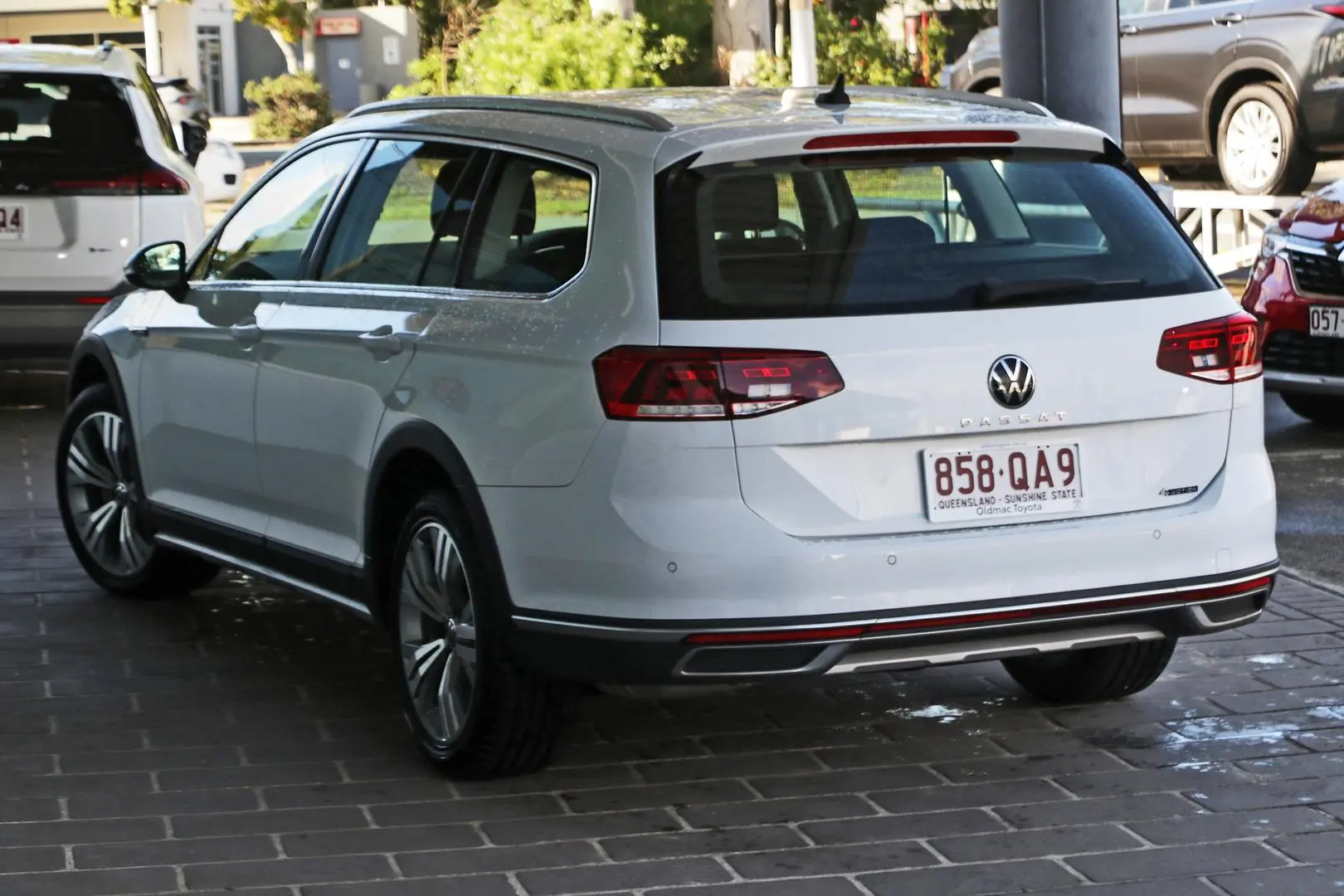 2022 Volkswagen Passat Gallery Image 2