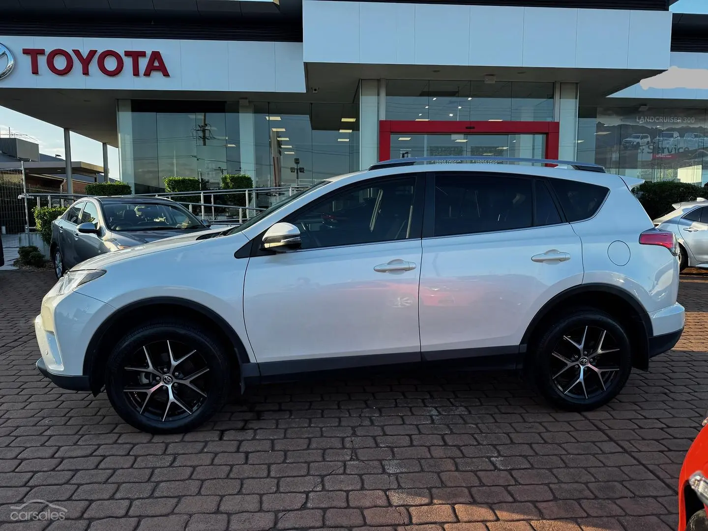 2018 Toyota RAV4 Image 8