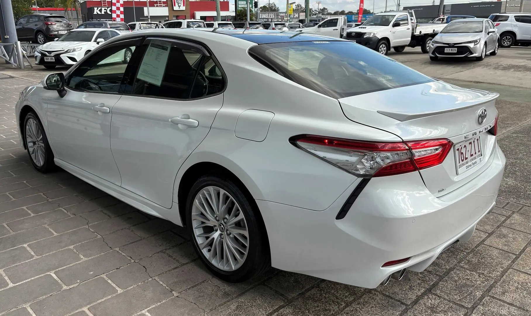 2019 Toyota Camry Gallery Image 9