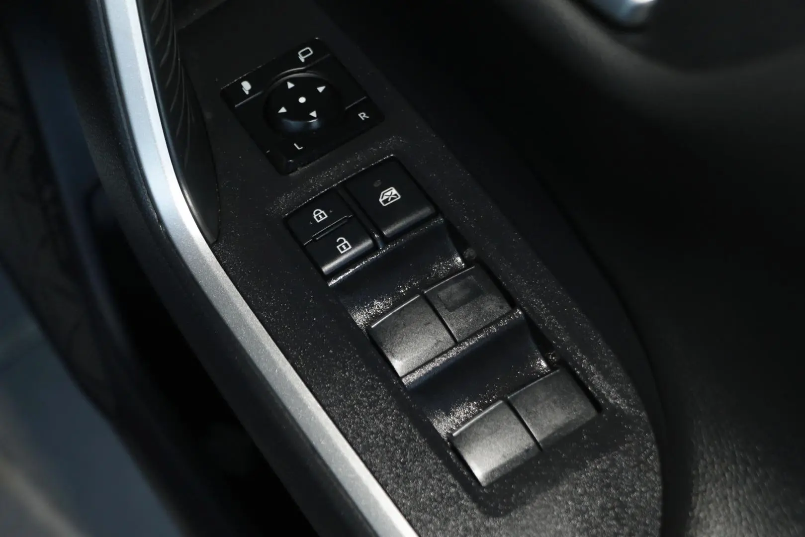 2024 Toyota RAV4 Gallery Image 18
