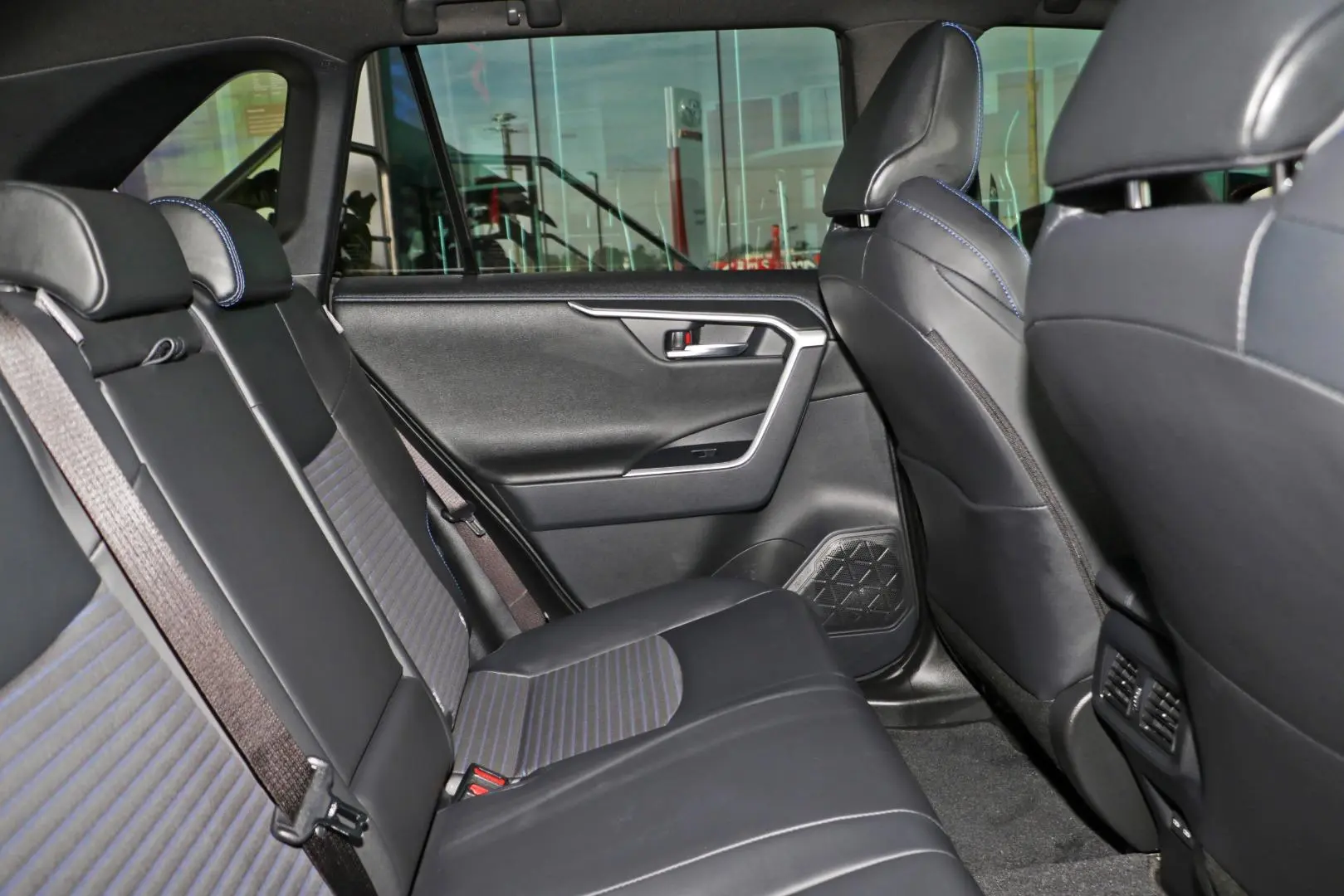 2024 Toyota RAV4 Gallery Image 10