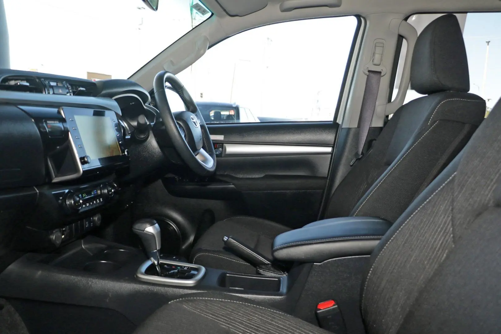 2023 Toyota Hilux Gallery Image 8