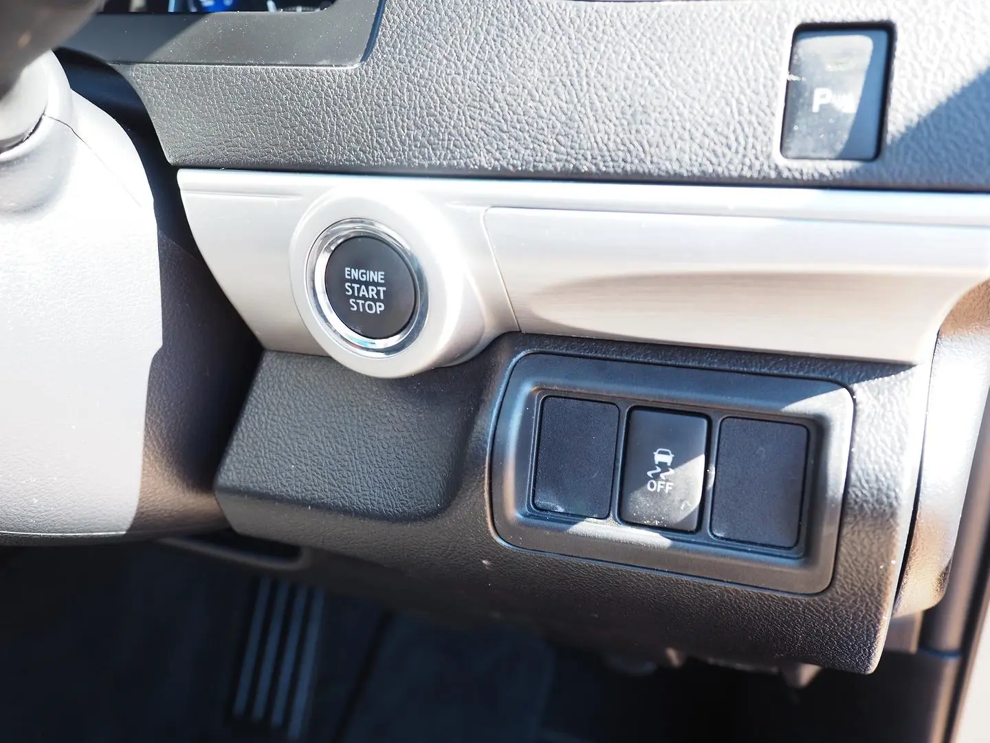 2016 Toyota Camry Gallery Image 25