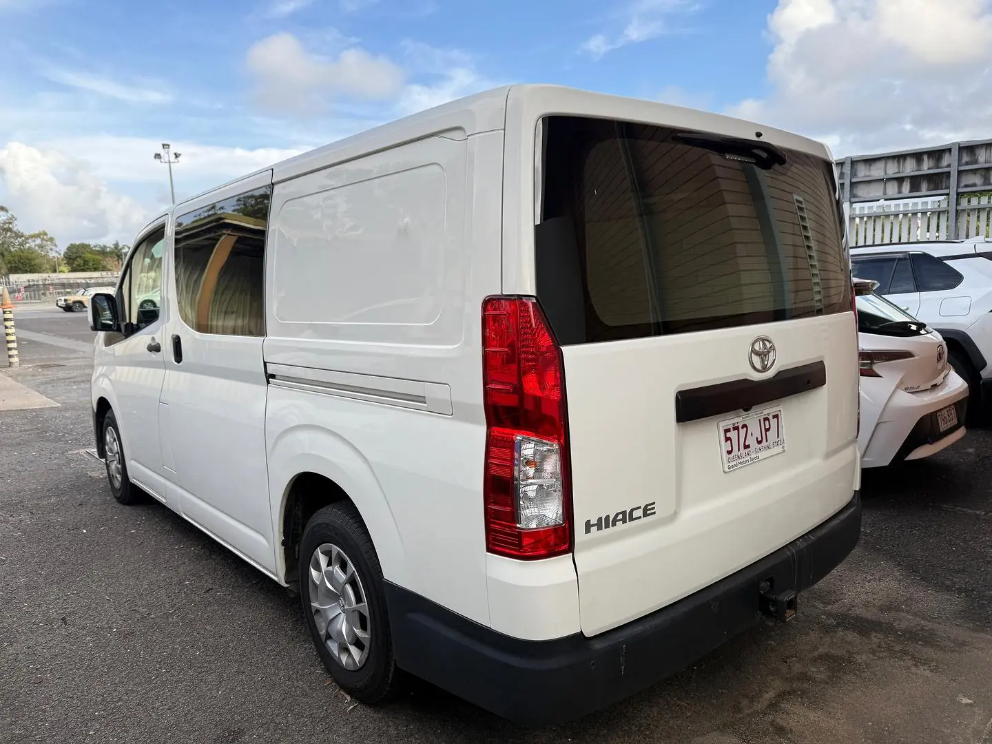 2021 Toyota Hiace Image 3