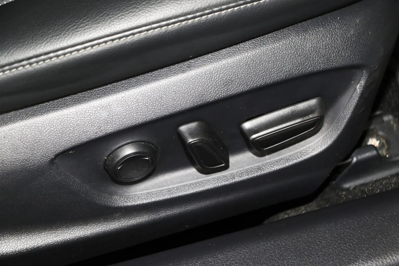 2019 Toyota Camry Gallery Image 15