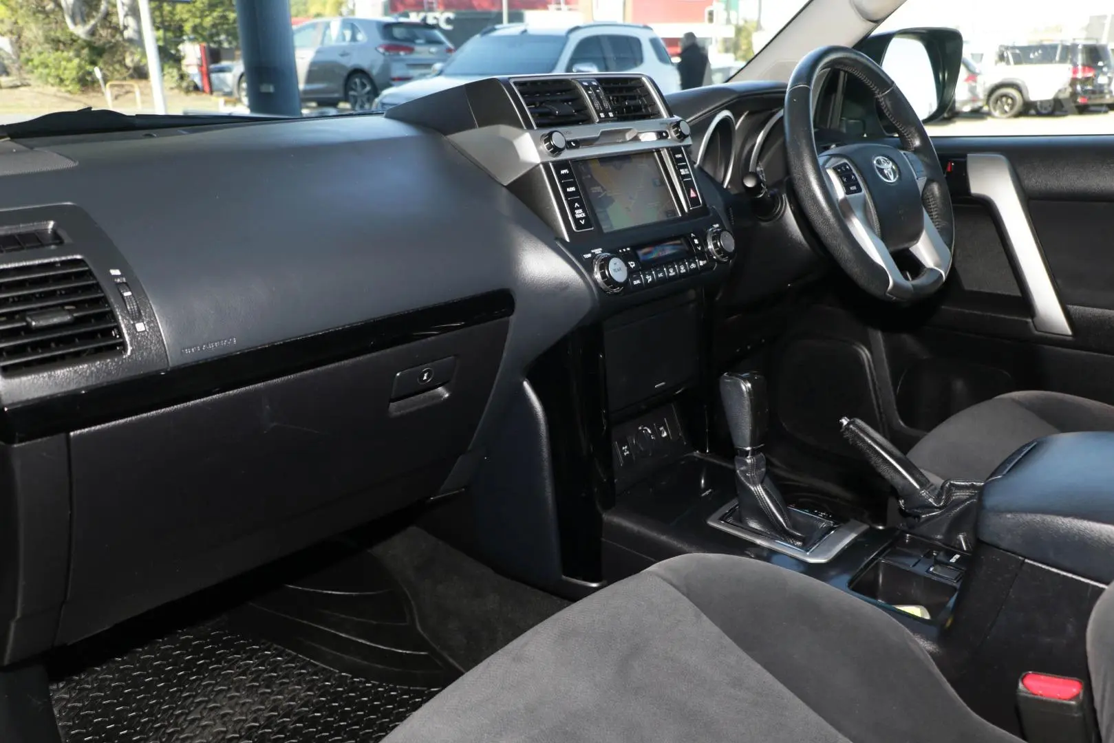 2017 Toyota Landcruiser Prado Gallery Image 7
