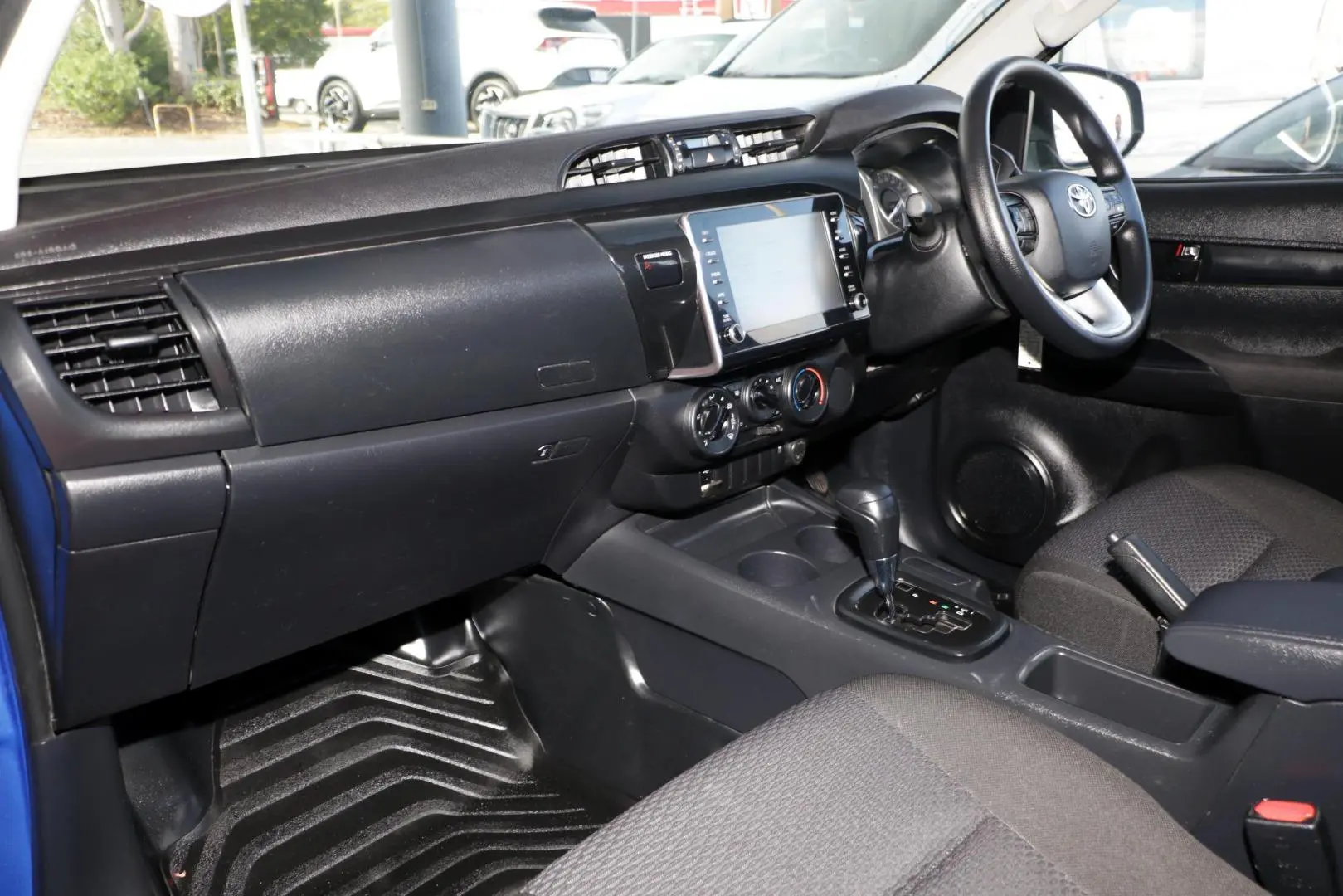2022 Toyota Hilux Gallery Image 7