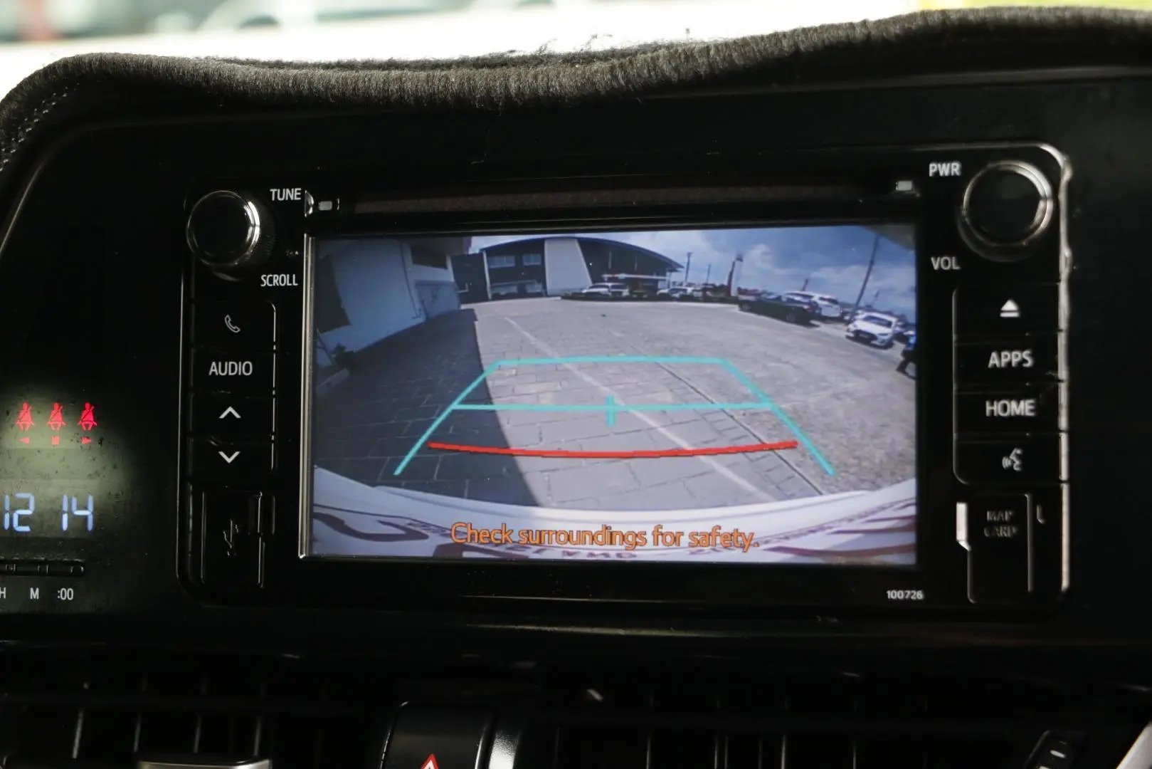 2018 Toyota C-HR Gallery Image 11