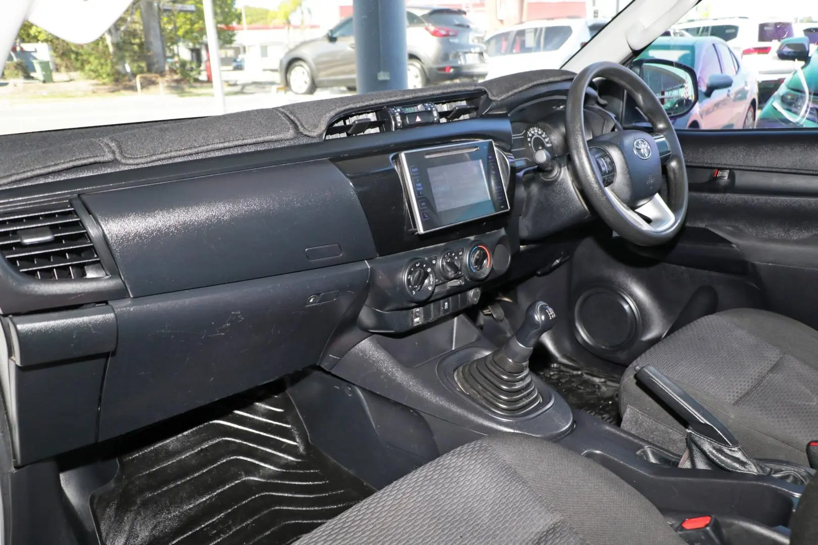 2019 Toyota Hilux Gallery Image 6