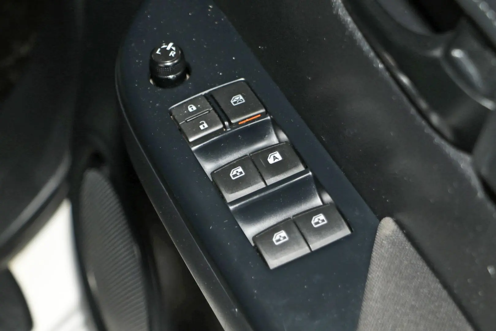 2016 Toyota Hilux Gallery Image 21