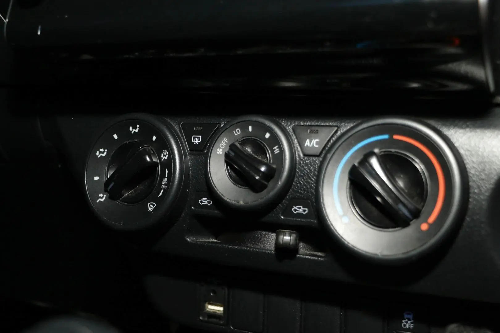 2021 Toyota Hilux Gallery Image 17