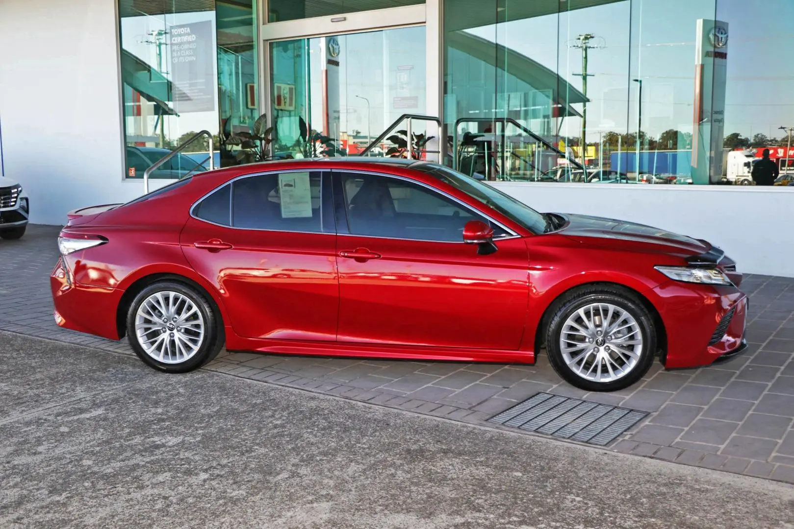 2019 Toyota Camry Gallery Image 5