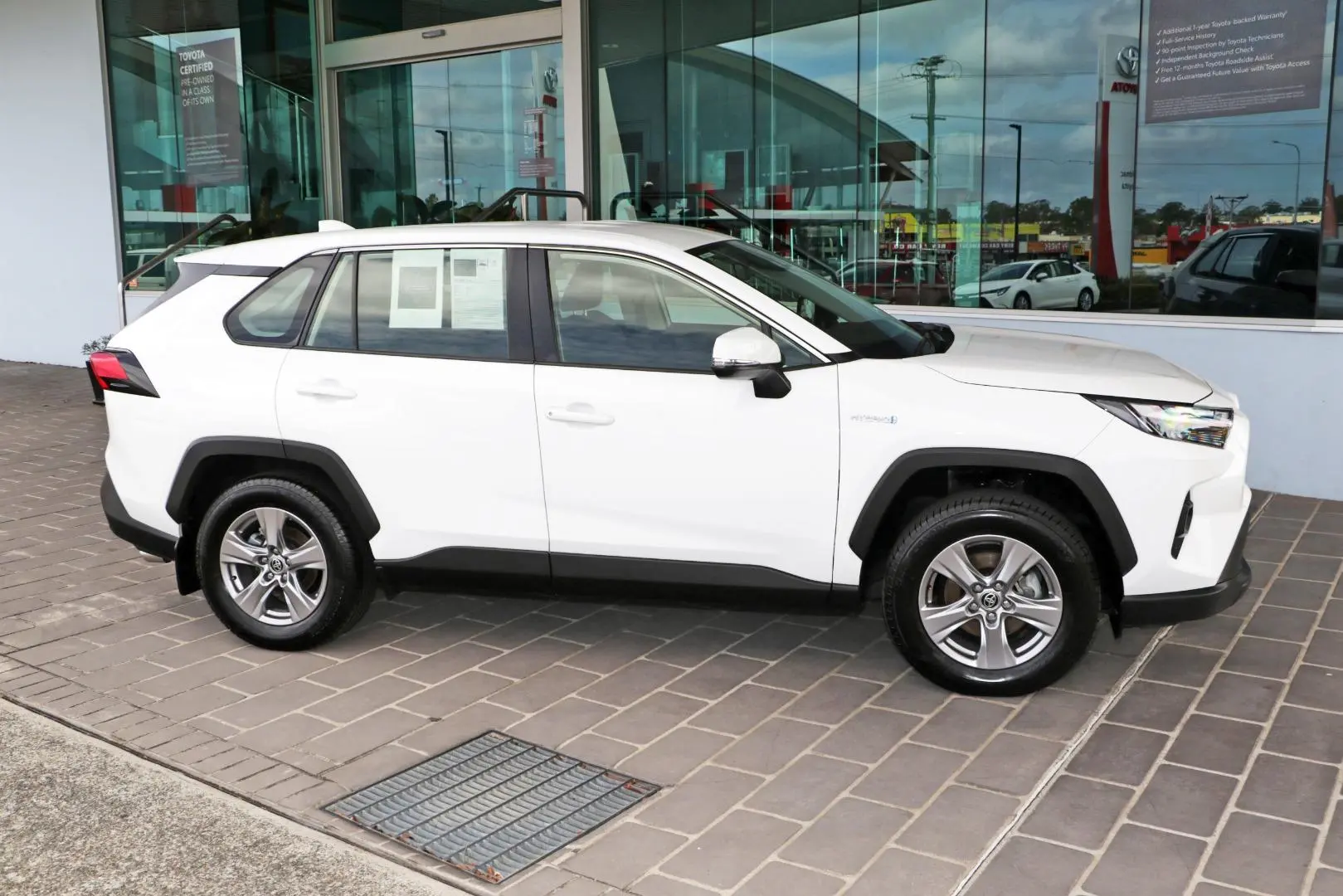 2024 Toyota RAV4 Gallery Image 5