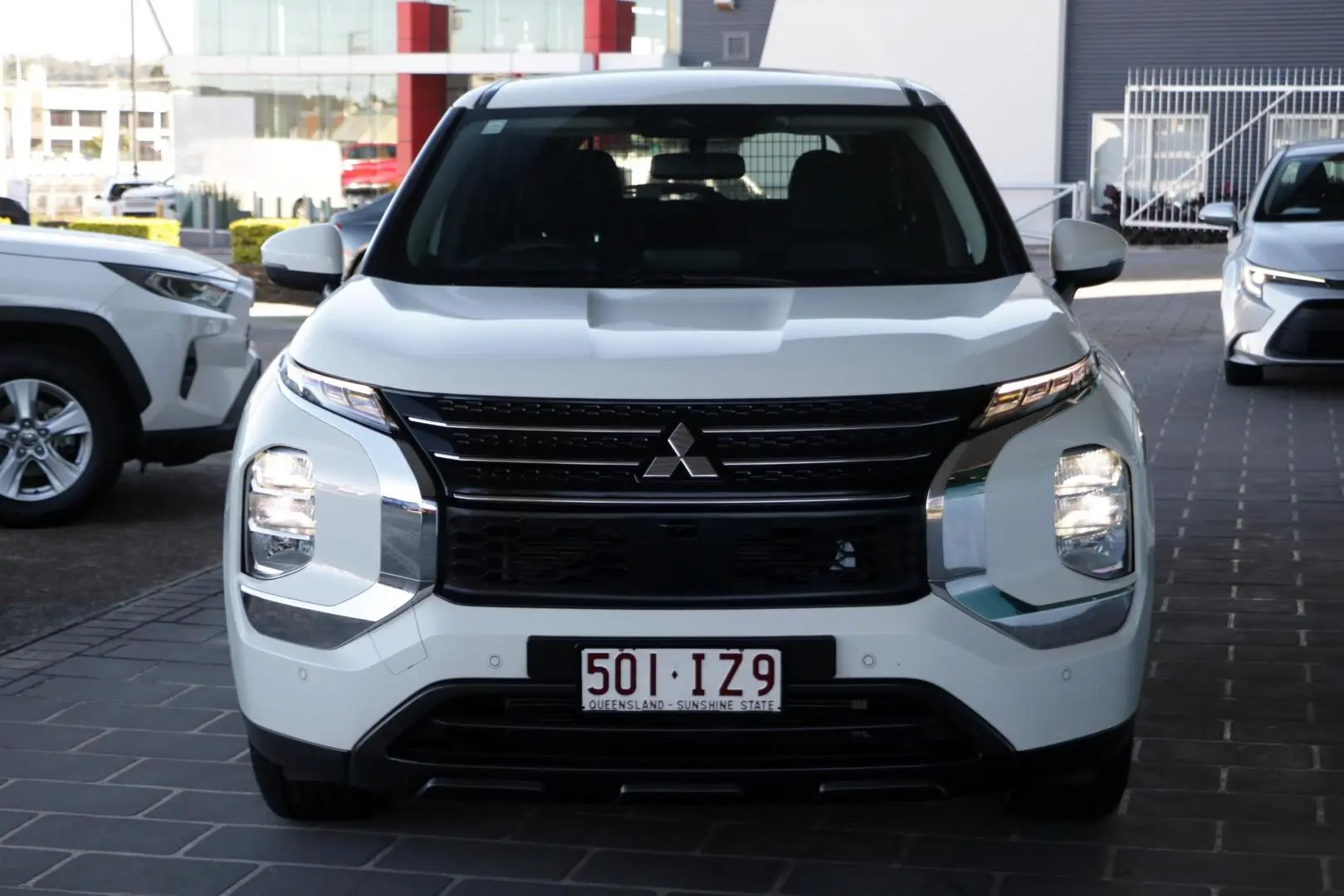 2023 Mitsubishi Outlander Gallery Image 3