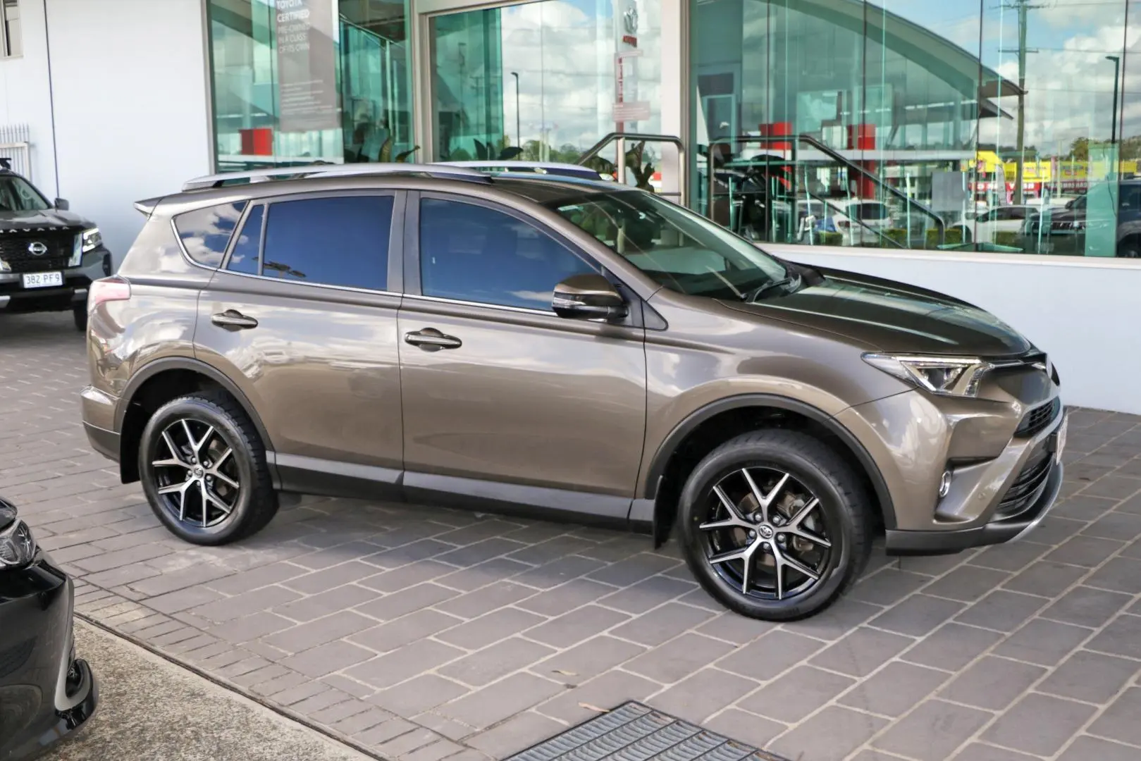 2018 Toyota RAV4 Gallery Image 5