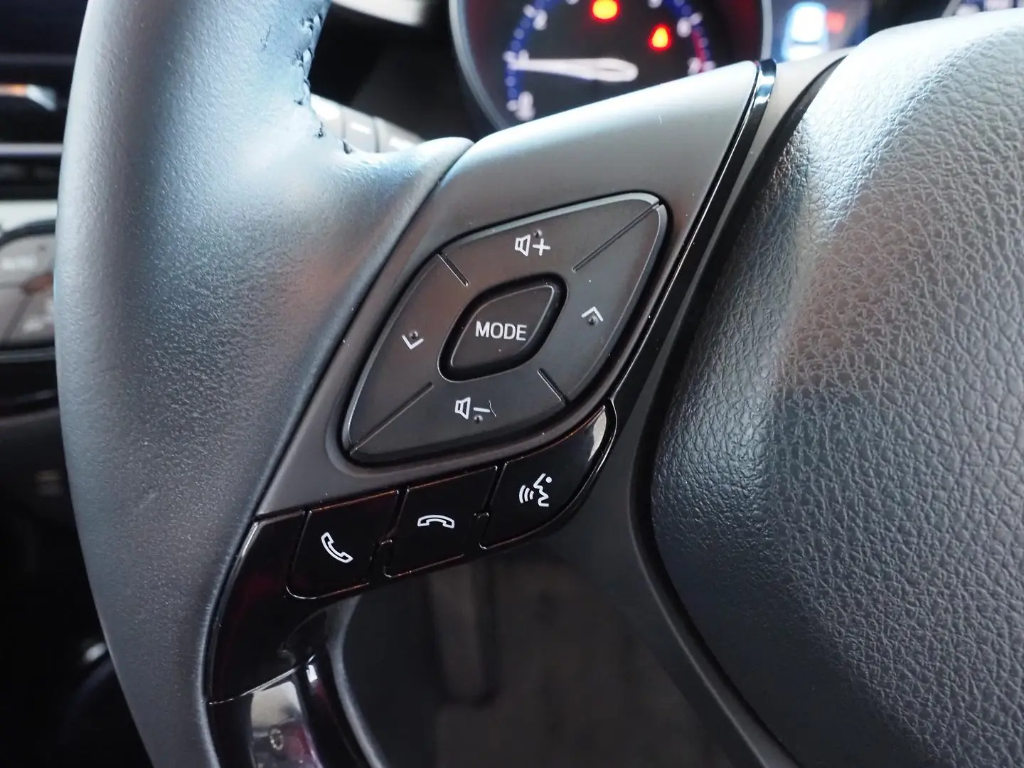 2021 Toyota C-HR Gallery Image 21