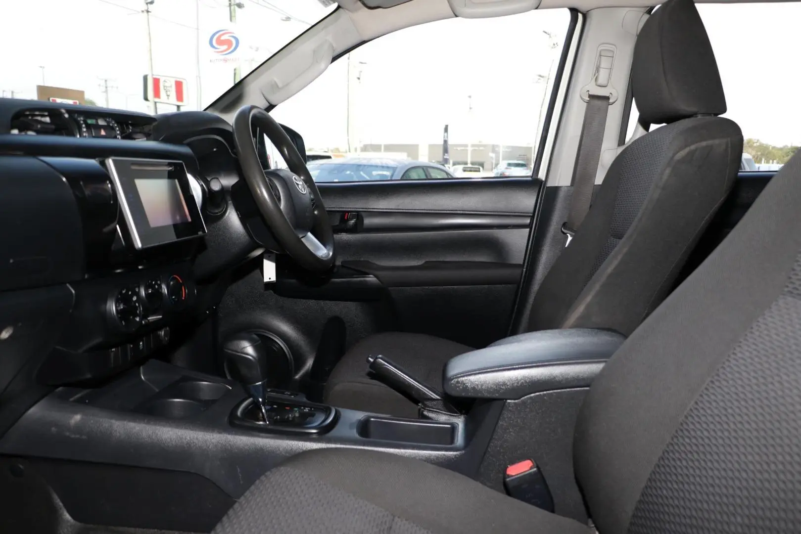 2019 Toyota Hilux Gallery Image 12