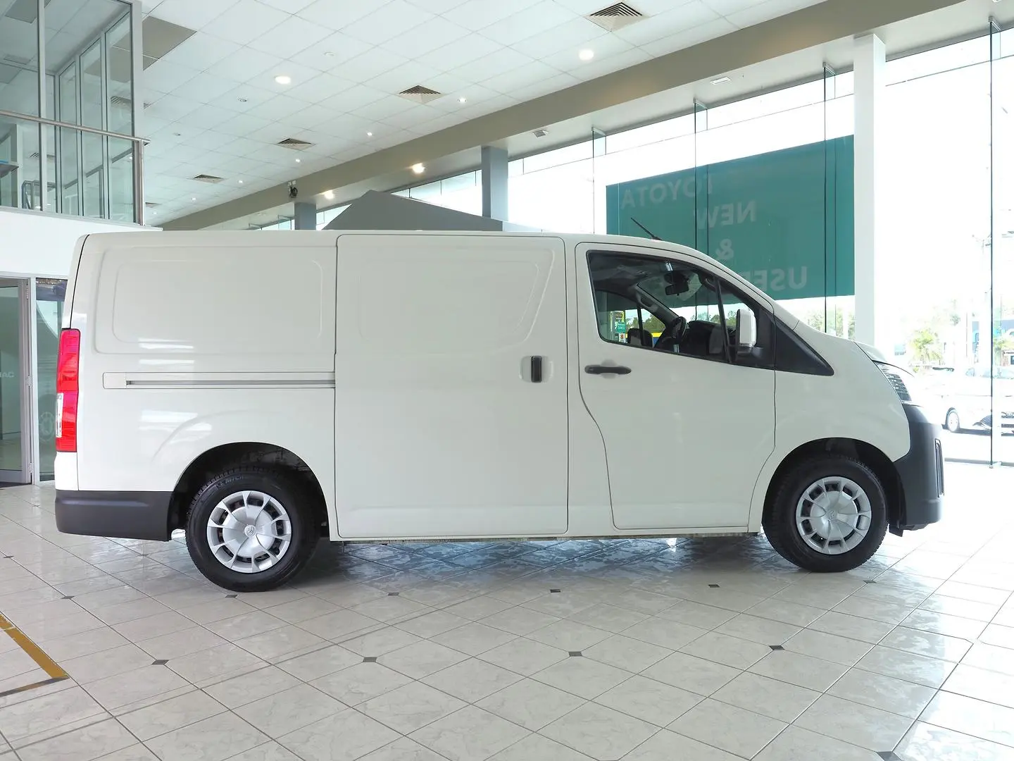 2019 Toyota Hiace Gallery Image 7
