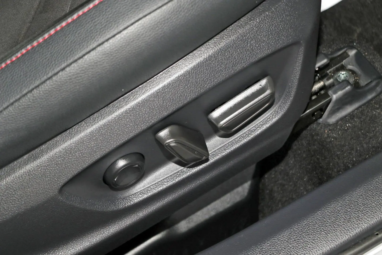 2024 Toyota C-HR Gallery Image 16